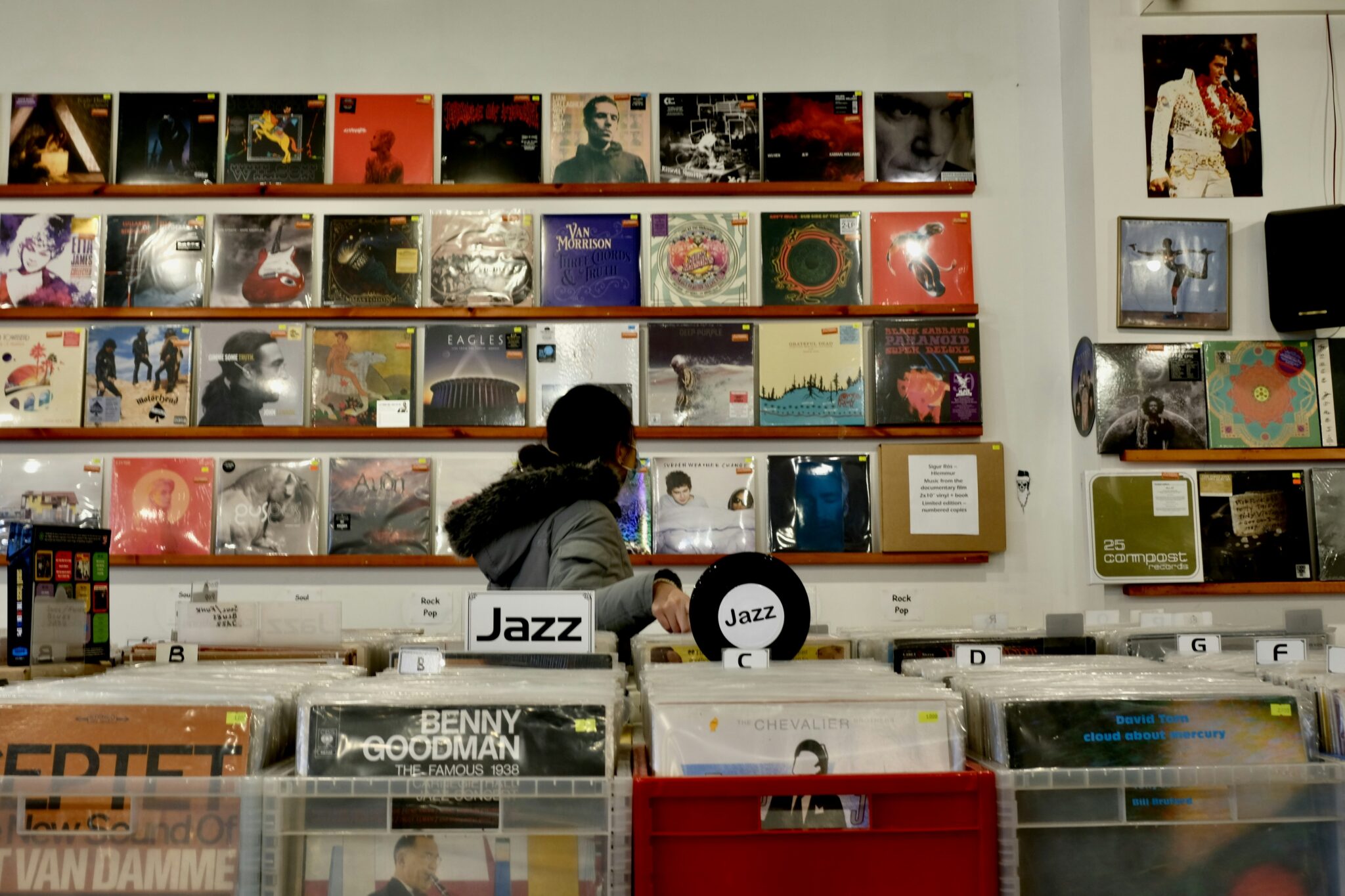 Simple and smooth: the power of jazz - photo of a record shop